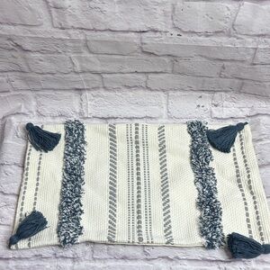 NWOT White and Blue Tassel Accent Pillow Cover. Size Medium